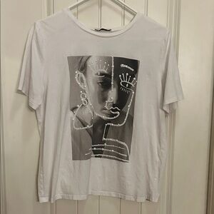 Zara White Graphic Short Sleeve Tee with Abstract Face Portrait